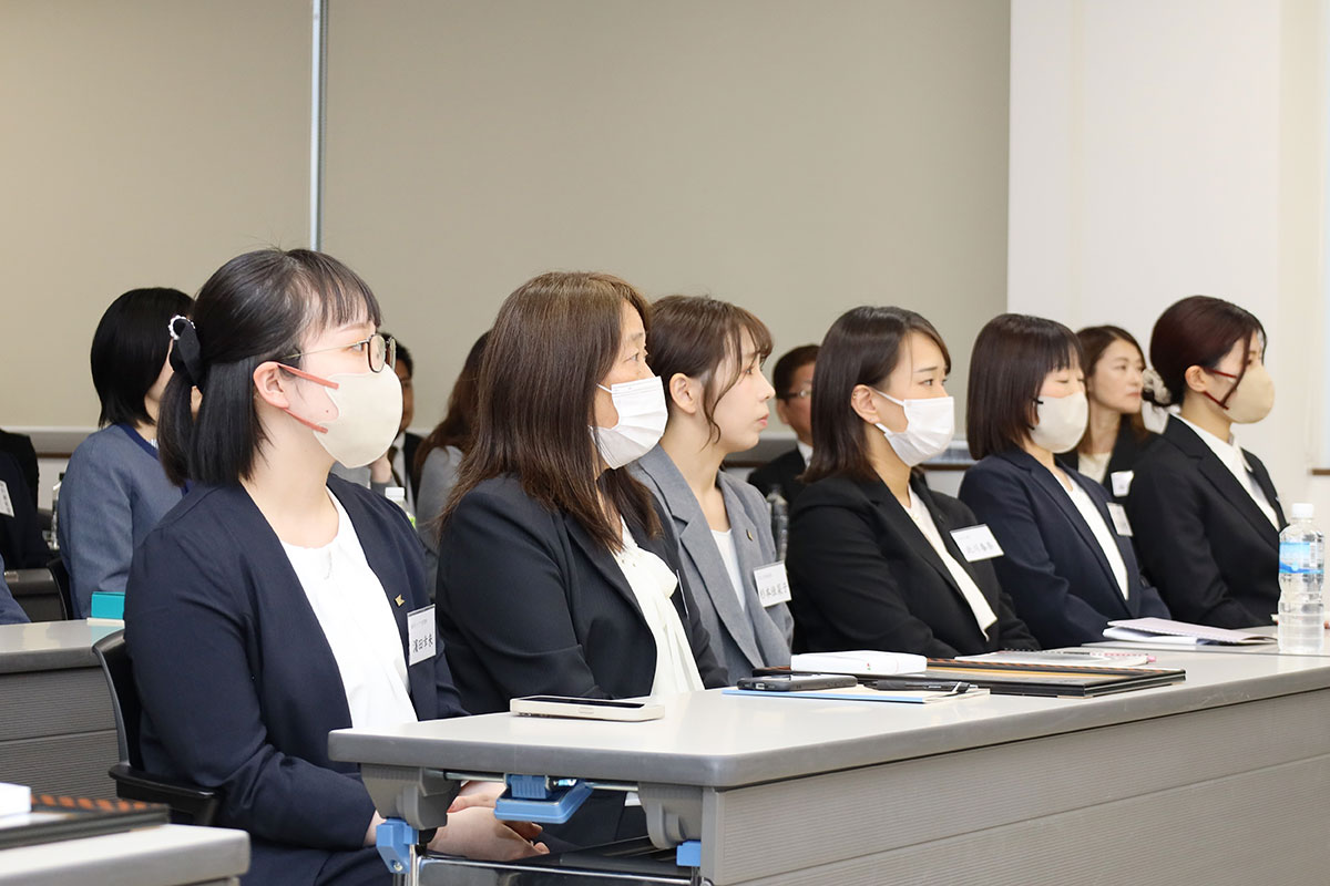 社員